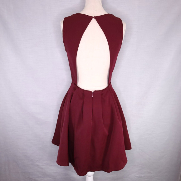 Lulus Dress Womens Small Burgundy Stretch Lined Short Open Back Wedding Prom - Picture 2 of 11